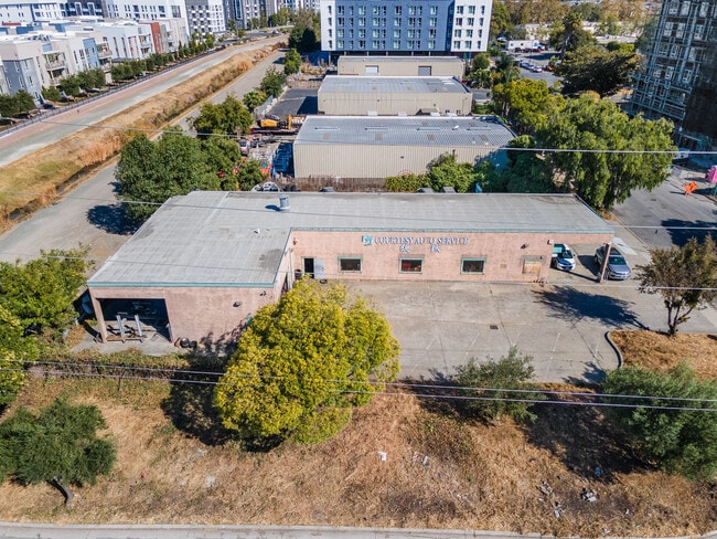 Plus de détails pour 300 Sango Ct, Milpitas, CA - Commerce de détail à vendre