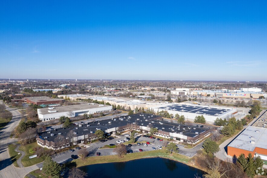 565 Lakeview Pky, Vernon Hills, IL à louer - Aérien - Image 1 de 4