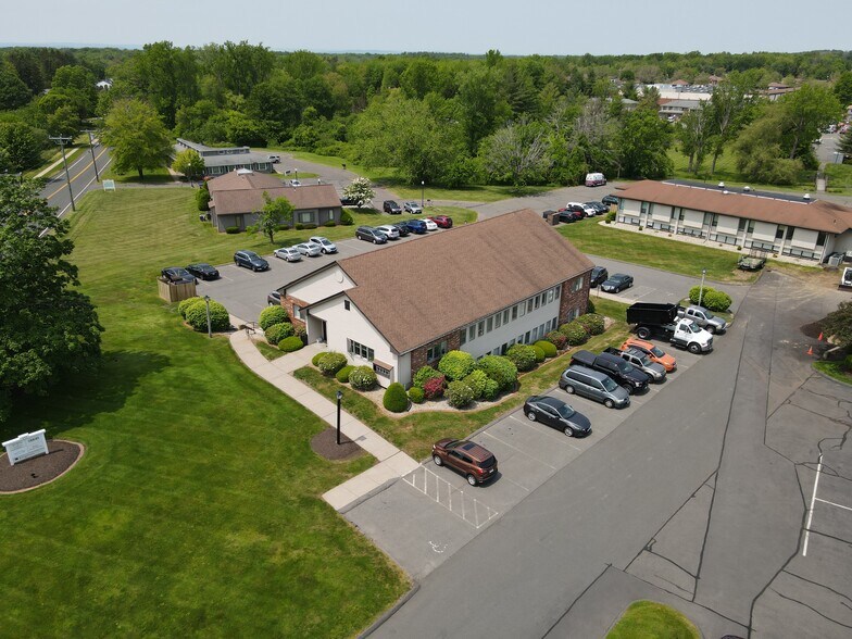 435 Buckland Rd, South Windsor, CT à vendre - Photo du bâtiment - Image 2 de 6