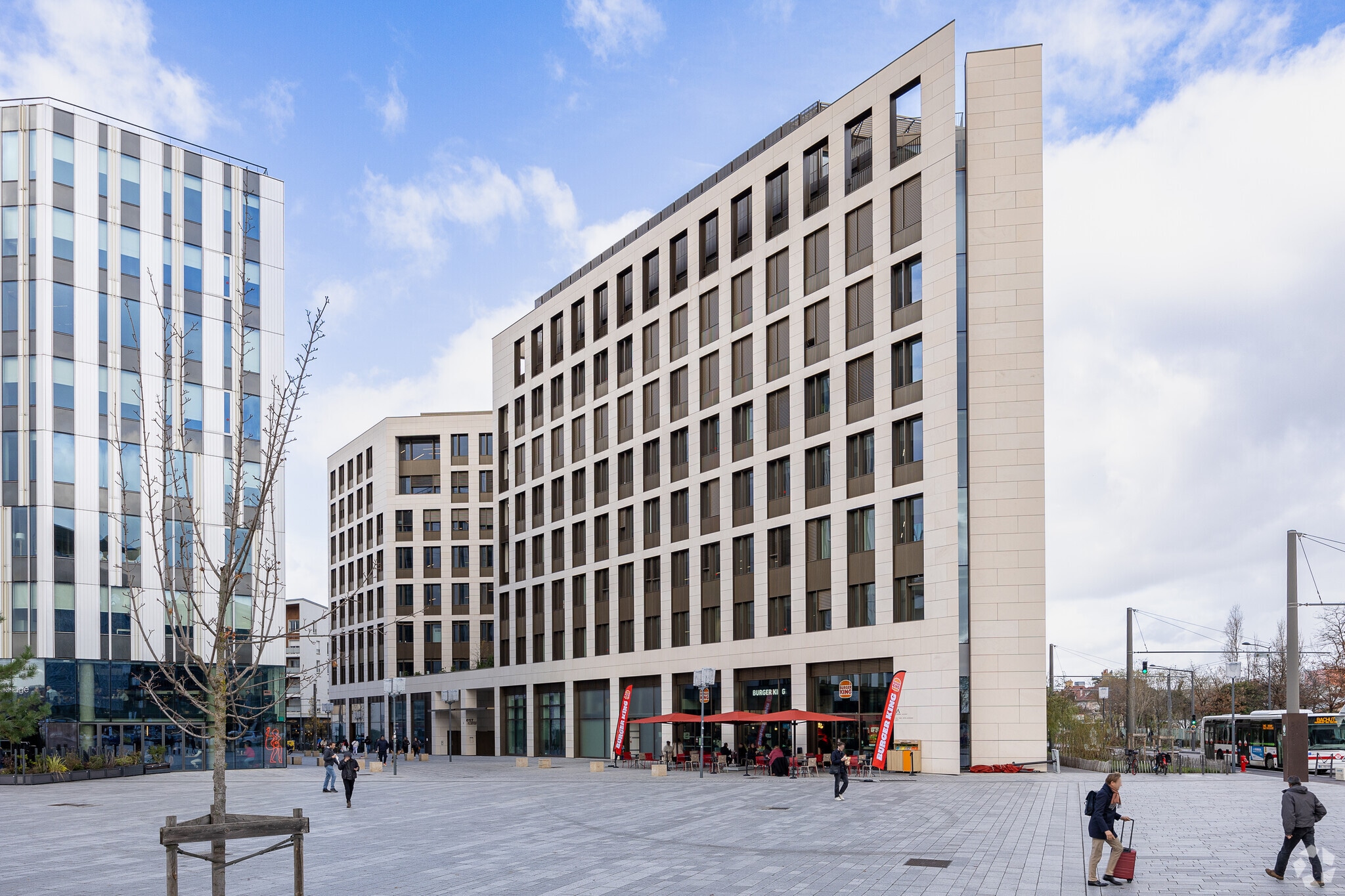 Office in Villeurbanne for lease Primary Photo- Image 1 of 7