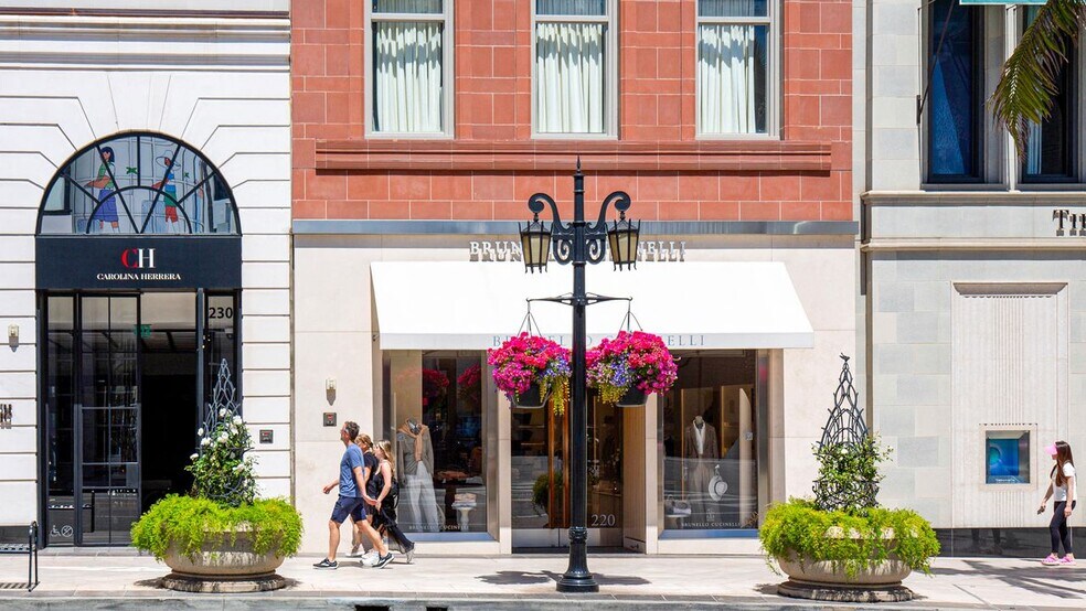202-270 N Rodeo Dr, Beverly Hills, CA à louer - Photo du bâtiment - Image 3 de 11