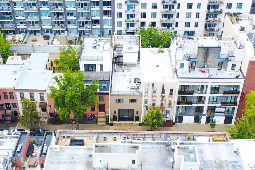 5-28 51st Ave, Long Island City, NY à vendre - Photo du bâtiment - Image 2 de 9