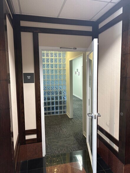 7 E Frederick Pl, Cedar Knolls, NJ à louer - Photo intérieure - Image 3 de 9