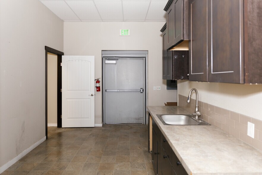 2201 W Nob Hill Blvd, Yakima, WA à louer - Photo du bâtiment - Image 3 de 12
