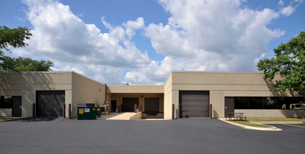 2505 S Finley Rd, Lombard, IL à louer - Photo du bâtiment - Image 2 de 58