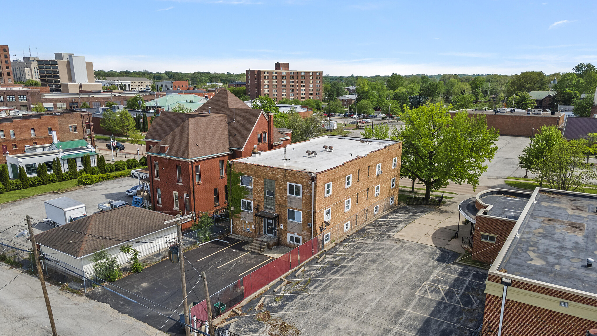 320 W Main St, Decatur, IL à vendre Photo principale- Image 1 de 3