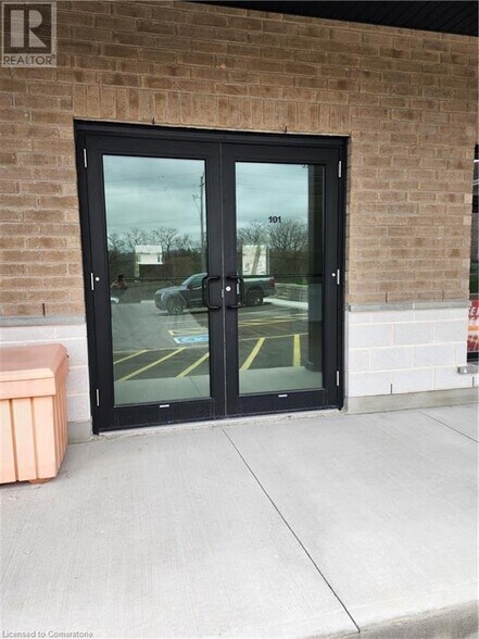 415 Water St S, Cambridge, ON à louer - Photo du bâtiment - Image 3 de 10