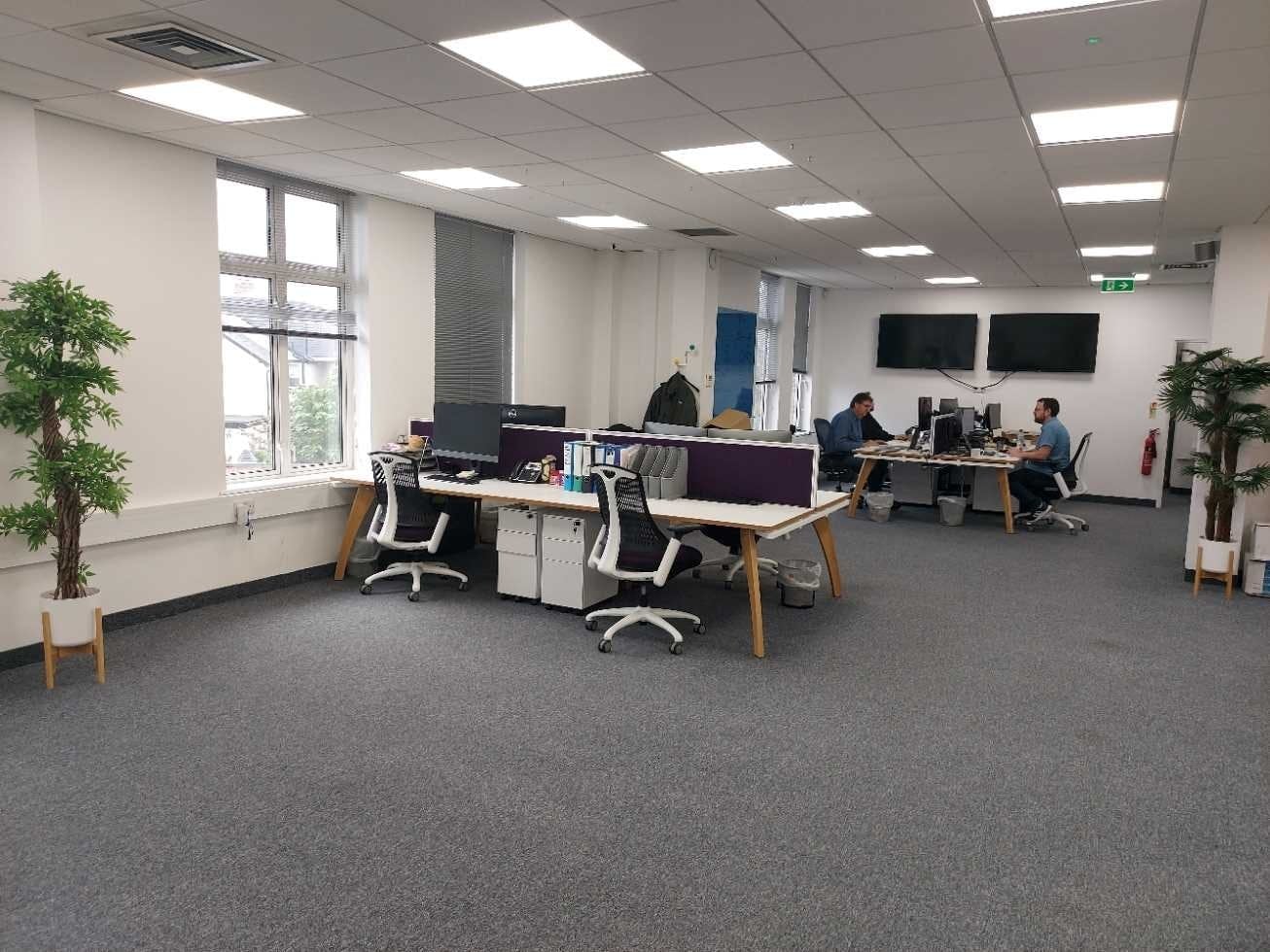 2-4 Oyster Ln, Byfleet à louer Photo du bâtiment- Image 1 de 4