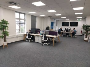 2-4 Oyster Ln, Byfleet à louer Photo du bâtiment- Image 1 de 4