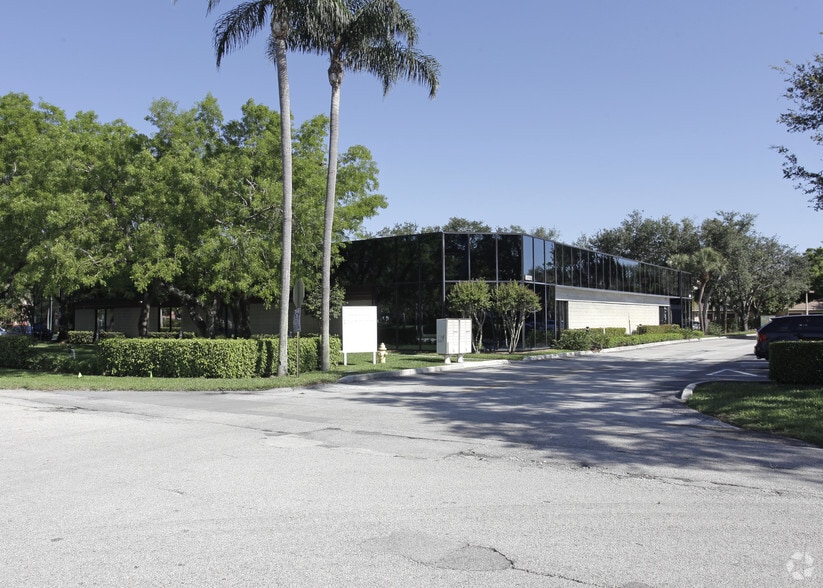 8001 SW 36th St, Davie, FL for lease - Building Photo - Image 2 of 9