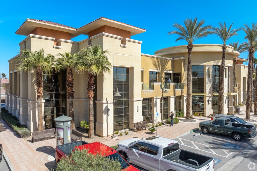 8360 W Sahara Ave, Las Vegas, NV à louer - Photo du bâtiment - Image 3 de 8