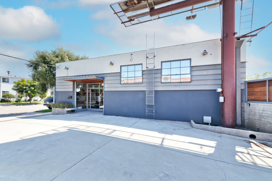 2332-2340 S Centinela Ave, Los Angeles, CA for lease - Building Photo - Image 2 of 15