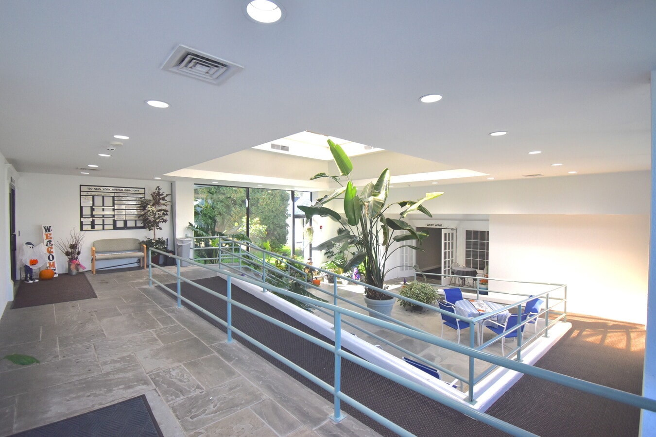 120 New York Ave, Huntington, NY 11743 - Unité 3W -  - Photo intérieure - Image 1 of 13