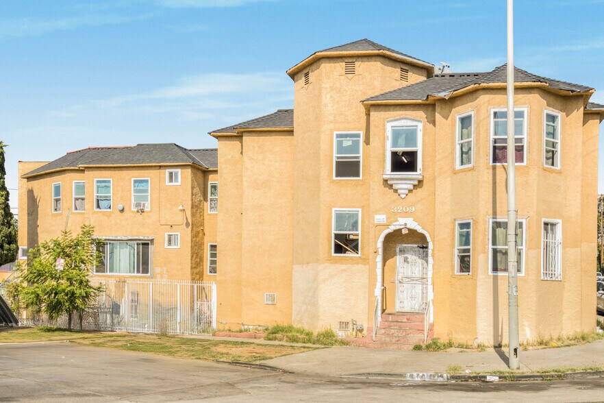 3209 Dobinson St, Los Angeles, CA à vendre - Photo du bâtiment - Image 1 de 12