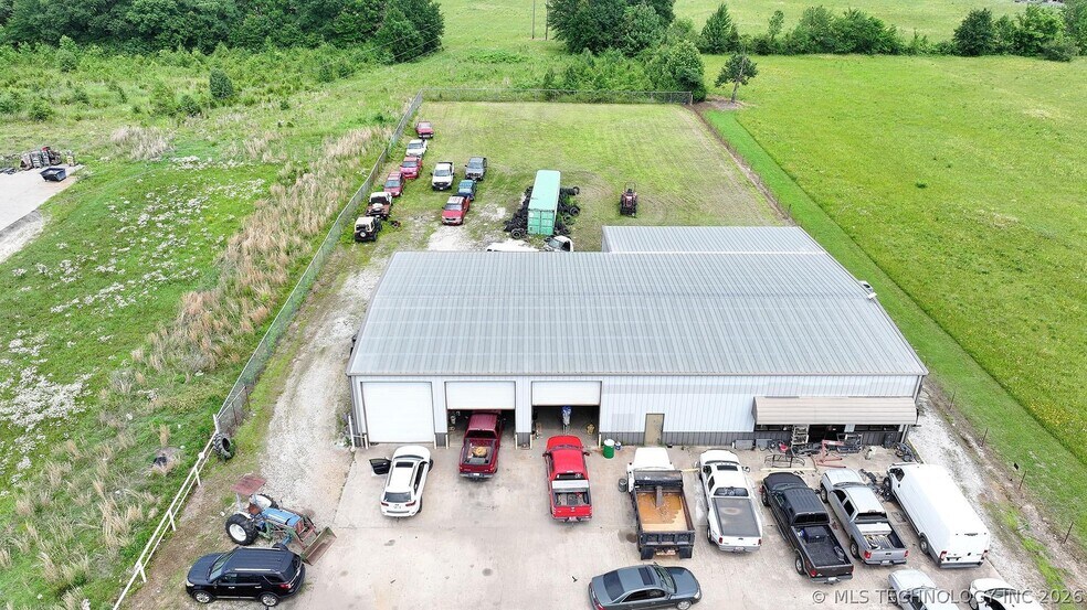 802 N Thornton St, Vian, OK à vendre - Photo du bâtiment - Image 2 de 2