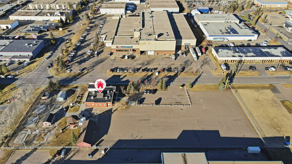 4831 93 Av NW, Edmonton, AB à vendre - Photo du bâtiment - Image 3 de 9