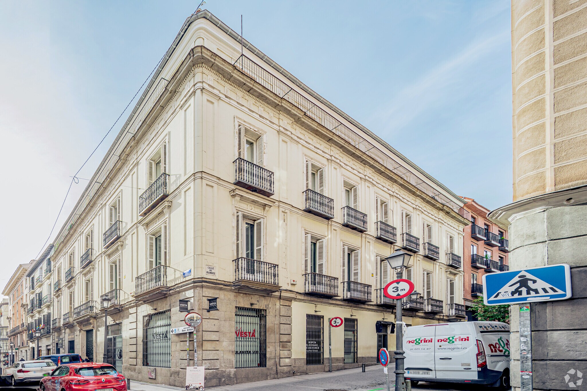 Calle de Barquillo, 29, Madrid, Madrid for lease Primary Photo- Image 1 of 3