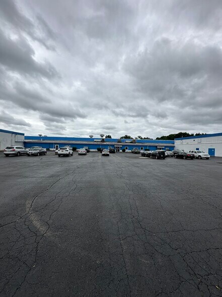 655 Driving Park Ave, Rochester, NY à louer - Photo du bâtiment - Image 1 de 28