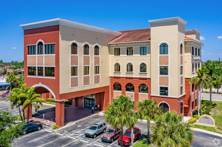 326 Del Prado Blvd, Cape Coral, FL à vendre - Photo du bâtiment - Image 3 de 11