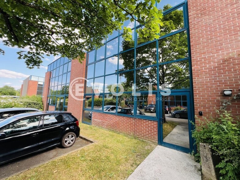 Office in Savigny-le-Temple for lease - Building Photo - Image 1 of 11