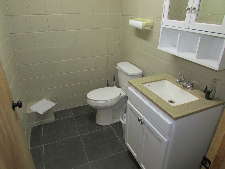 131 SE Cholwell Ave, Bartlesville, OK à louer - Photo du bâtiment - Image 3 de 12