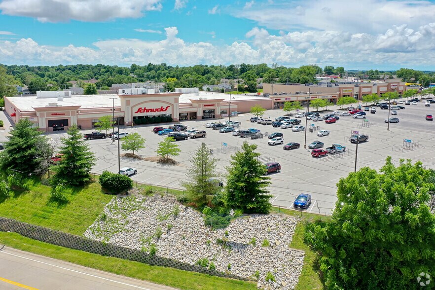 30-48 Harvester Sq, Saint Charles, MO à louer - Photo du bâtiment - Image 2 de 5