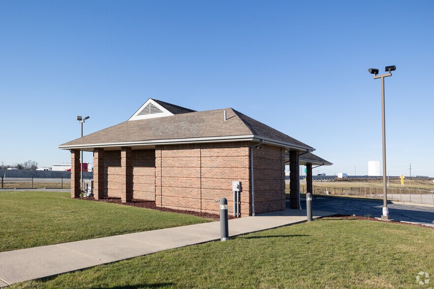 1700 Western Ave, Findlay, OH à louer - Photo du bâtiment - Image 2 de 9