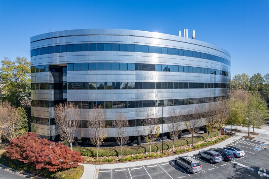 301 Perimeter Ctr N, Atlanta, GA for lease - Building Photo - Image 3 of 8