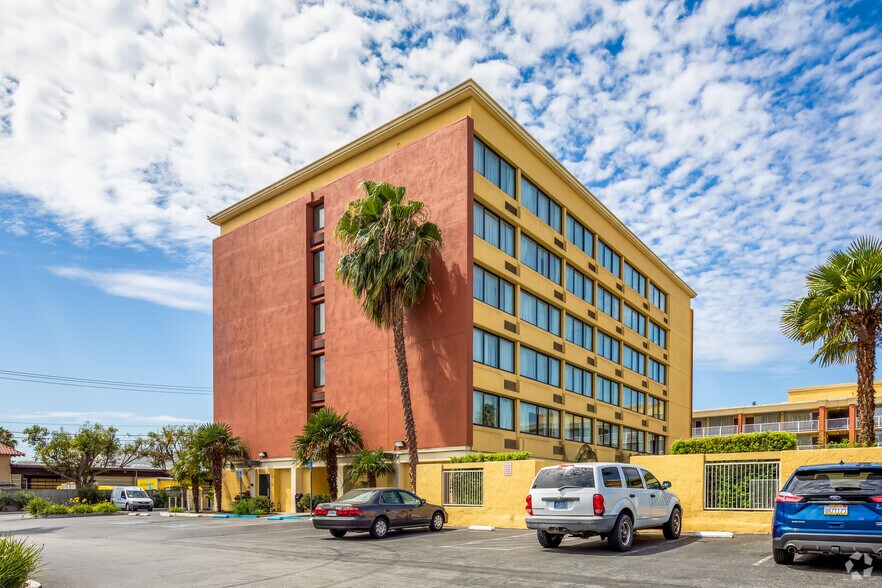 1050 Burnett Ave, Concord, CA à louer - Photo du bâtiment - Image 3 de 4