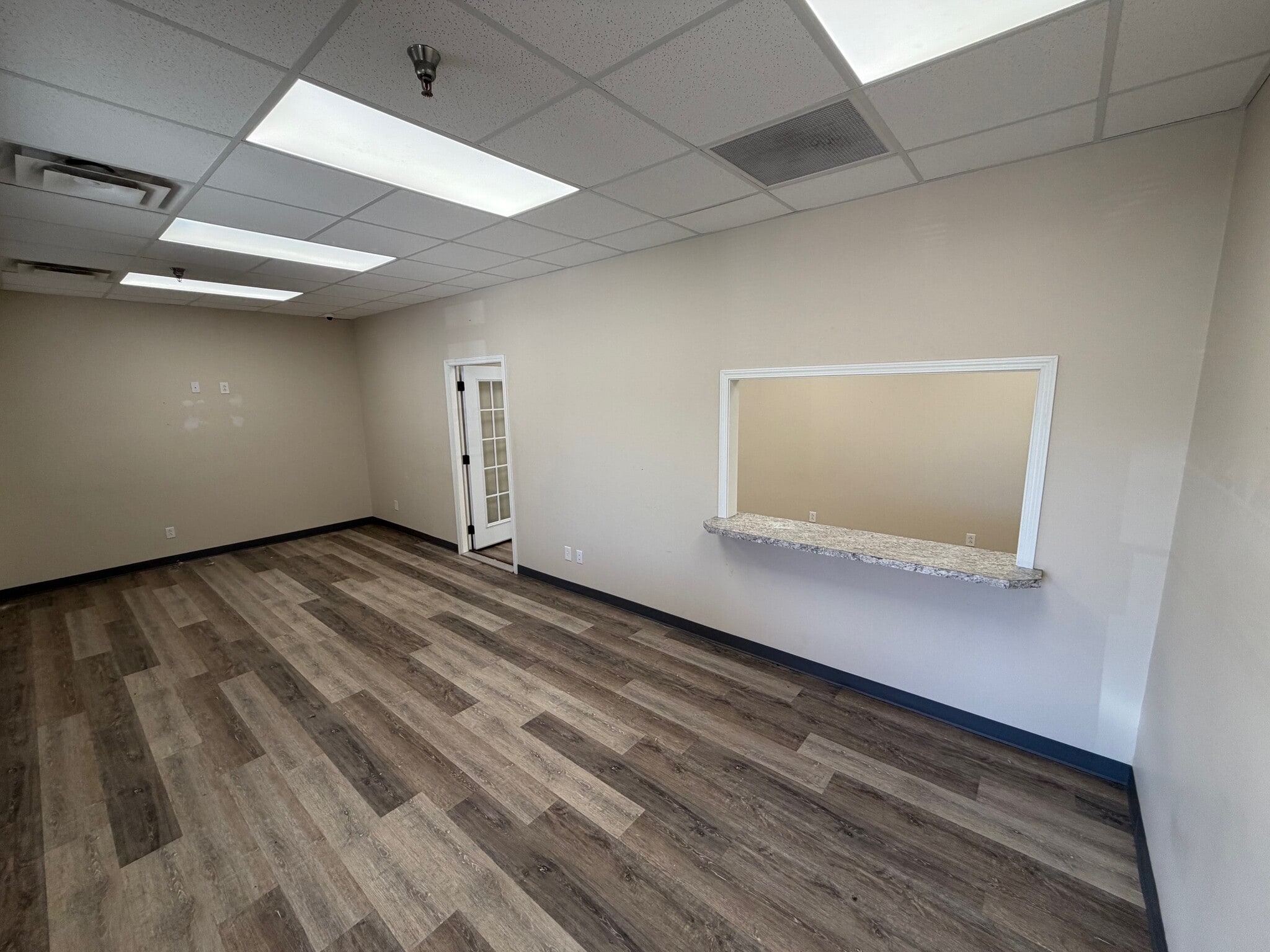 907 N Bluff Rd, Collinsville, IL à louer Photo intérieure- Image 1 de 11