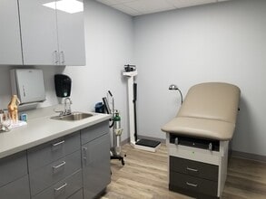 184-188 E 70th St, New York, NY à louer Photo intérieure- Image 2 de 5