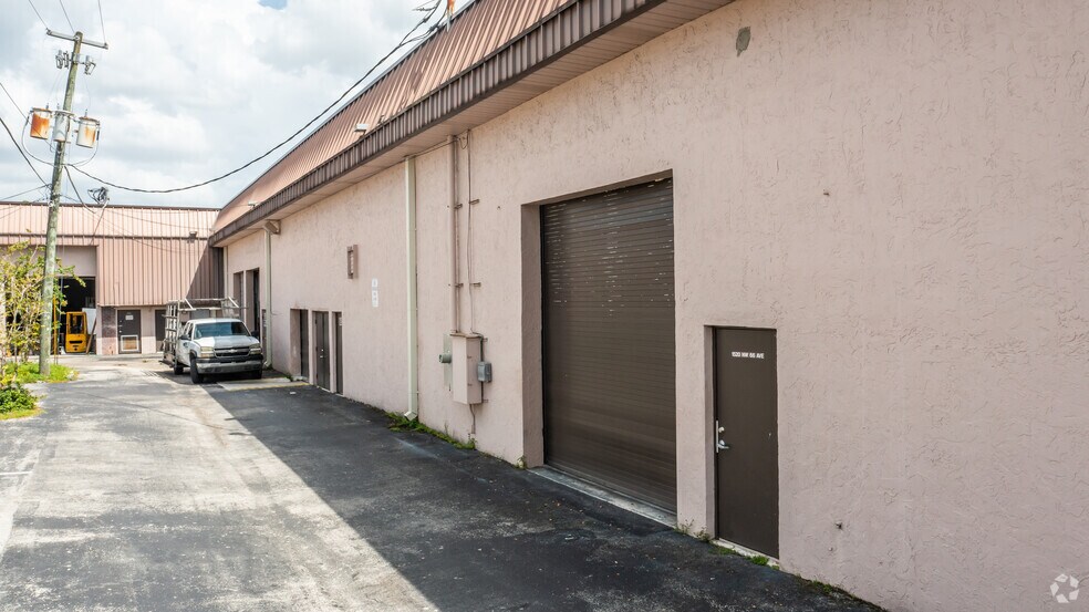 6500 NW 16th St, Plantation, FL à louer - Photo du bâtiment - Image 2 de 7