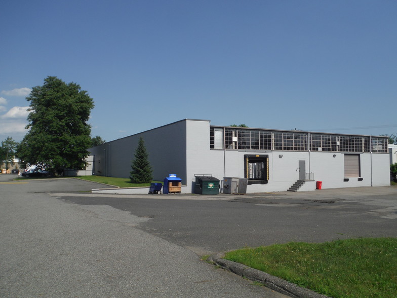 92 Newark Pompton Tpke, Wayne, NJ for lease - Building Photo - Image 2 of 8