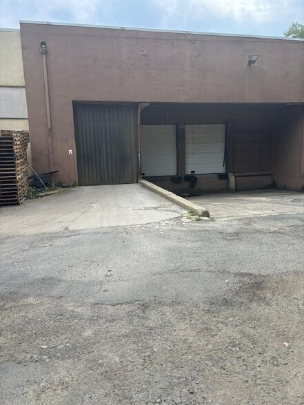 30 Rockland Park Ave, Tappan, NY for lease - Building Photo - Image 2 of 6