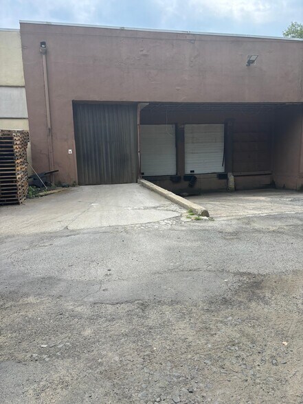 30 Rockland Park Ave, Tappan, NY à louer - Photo du bâtiment - Image 2 de 6