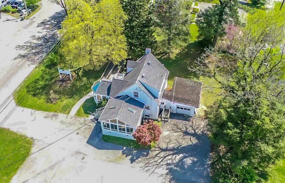 1532 Apperson Dr, Salem, VA à vendre - Photo du bâtiment - Image 2 de 10