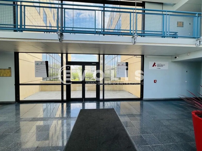 Bureau dans Lognes à louer - Hall d’entrée - Image 2 de 11