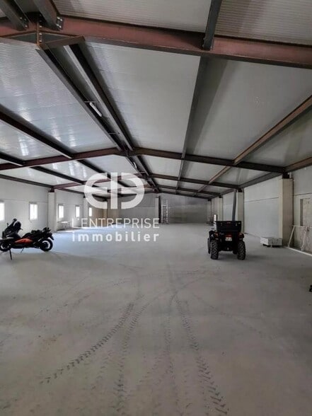 Industrial in Contes for lease - Interior Photo - Image 1 of 5