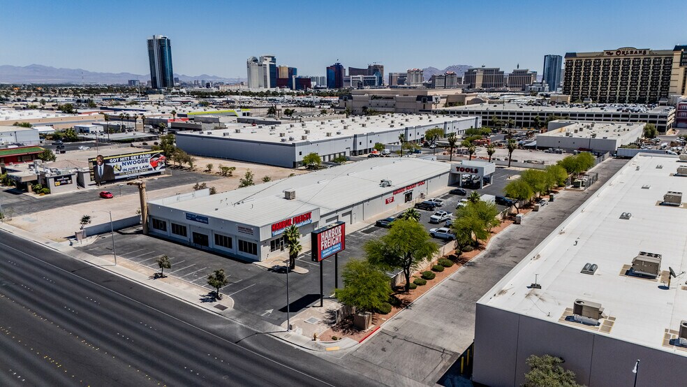 4740 S Decatur Blvd, Las Vegas, NV à louer - Photo du bâtiment - Image 2 de 10