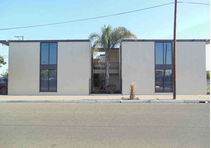 3003 N Blackstone Ave, Fresno, CA for lease - Building Photo - Image 2 of 5
