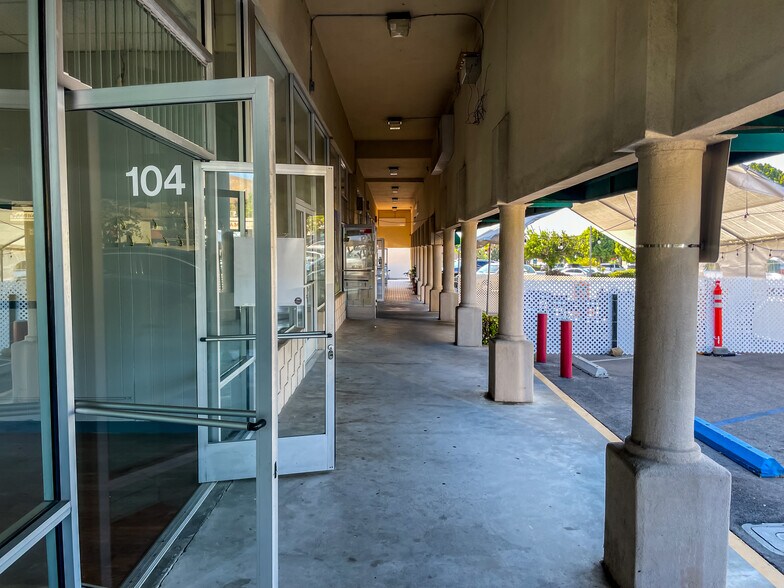 100 N Ashwood Ave, Ventura, CA à louer - Photo du bâtiment - Image 2 de 23