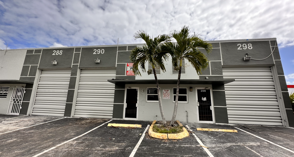 270 W 79th Pl, Hialeah, FL for lease - Building Photo - Image 3 of 8