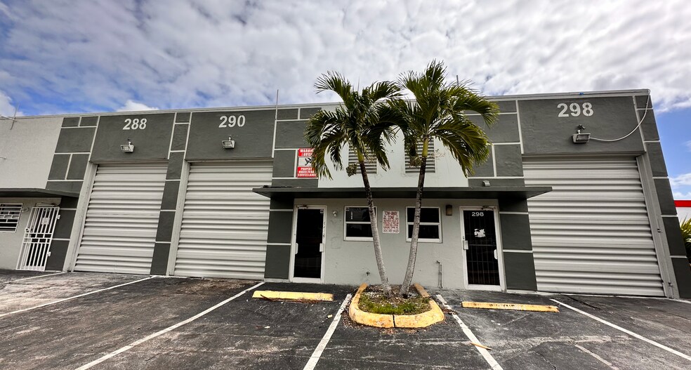 270 W 79th Pl, Hialeah, FL à louer - Photo du bâtiment - Image 3 de 8