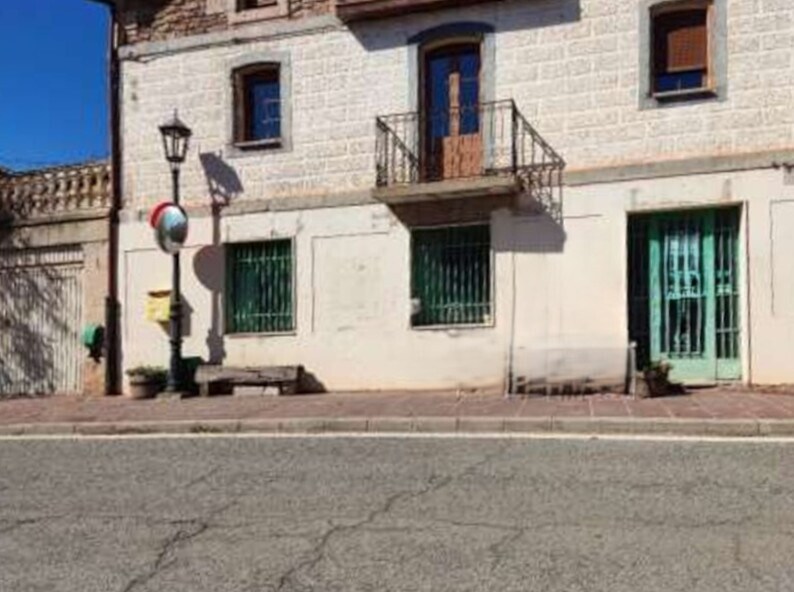 Immeuble residentiel dans Valderredible, Cantabria à vendre Photo du bâtiment- Image 1 de 2