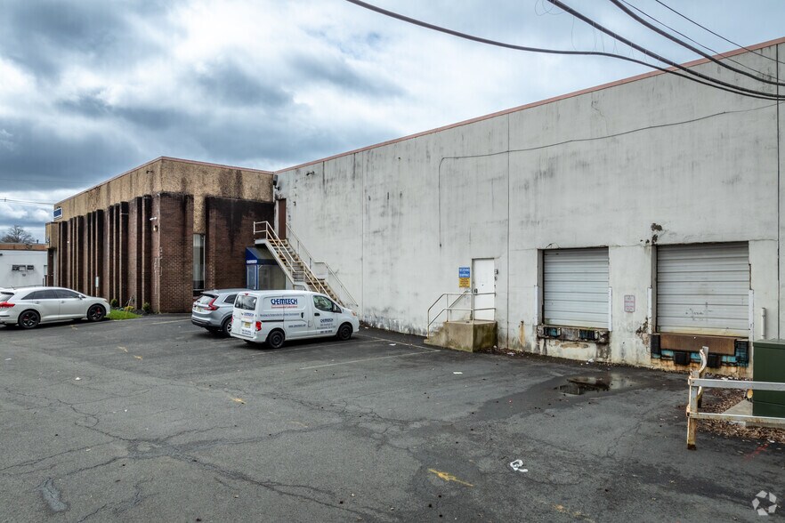 284 Sheffield St, Mountainside, NJ à louer - Photo du bâtiment - Image 3 de 6