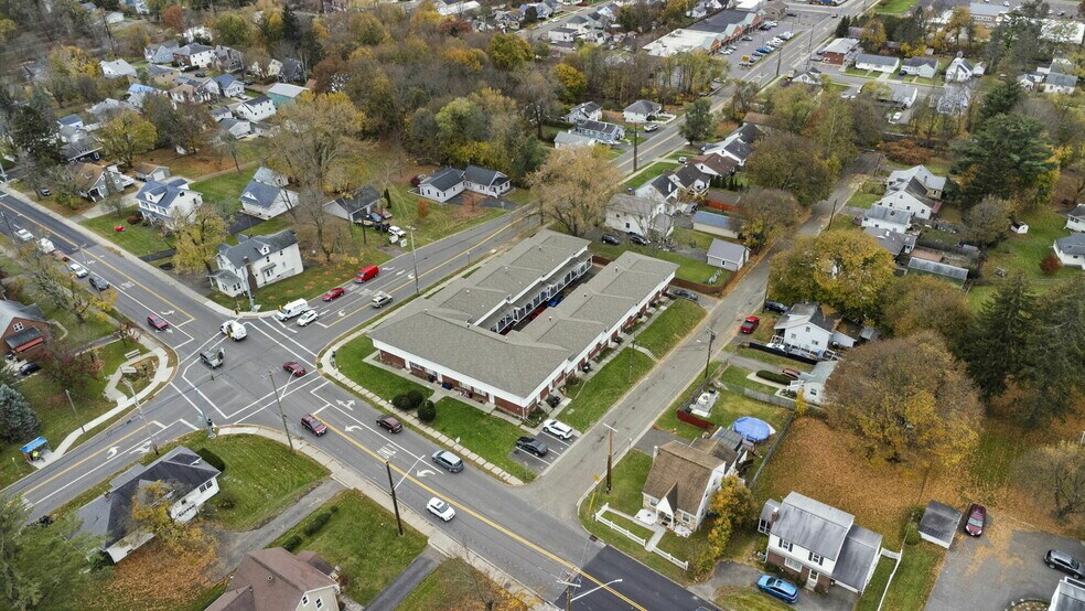 101 Hooper Rd, Endicott, NY à vendre - Photo du bâtiment - Image 3 de 81