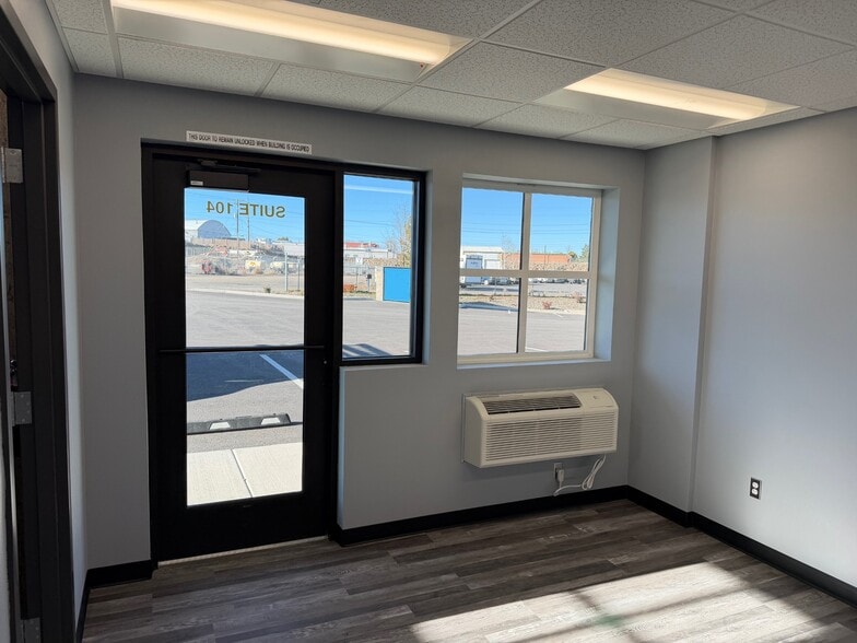 501 SW Veterans Way, Redmond, OR for lease - Building Photo - Image 3 of 9