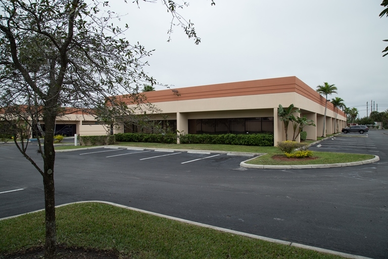 5400 S University Dr, Davie, FL à louer - Photo du bâtiment - Image 2 de 4