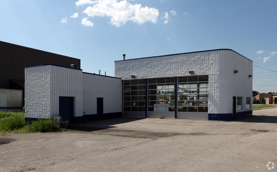 355 Rexdale Blvd, Toronto, ON à vendre - Photo du bâtiment - Image 2 de 24