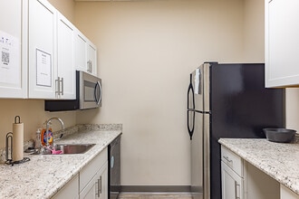 215 E Springbrook Dr, Johnson City, TN for lease Interior Photo- Image 1 of 10